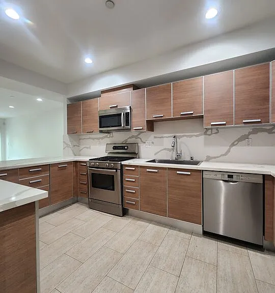 147 S Doheny Dr — Photo 4
