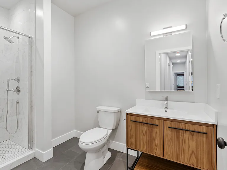 1022 G St #20 — Photo 6