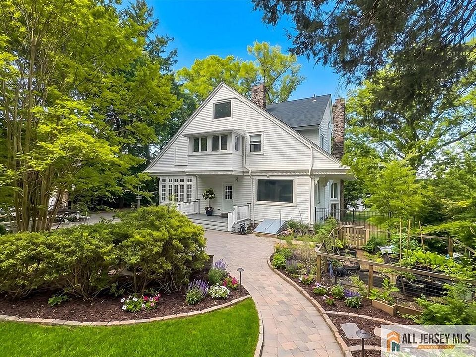 1st image of 56 Oak Ave