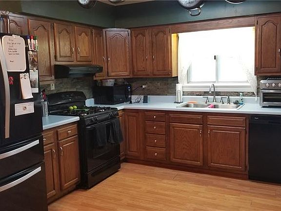 3rd image of 140 Johnson Ave