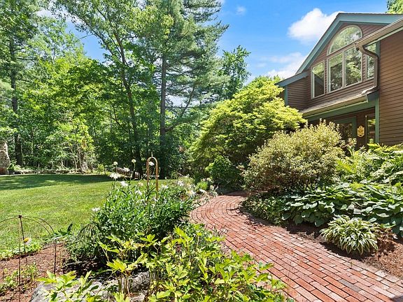 4th image of 75 Boxford Rd