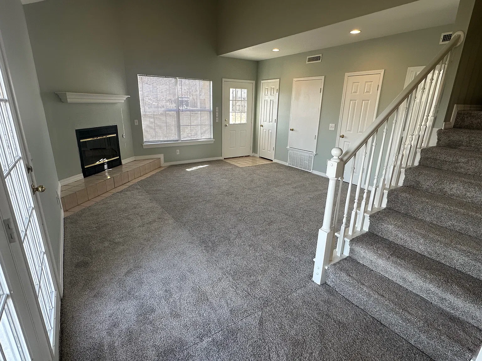 5 bed, 2840 sqft, $2,400 — Photo 4
