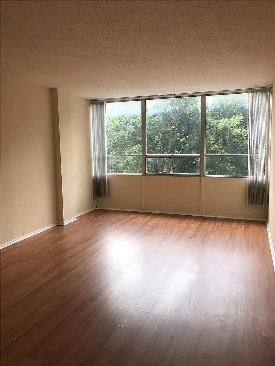 Building Photo - 1800 Lavaca St #310