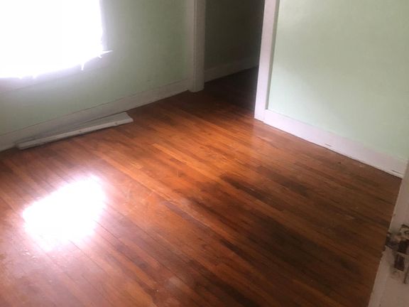 Bedroom small but a queen bed will fit