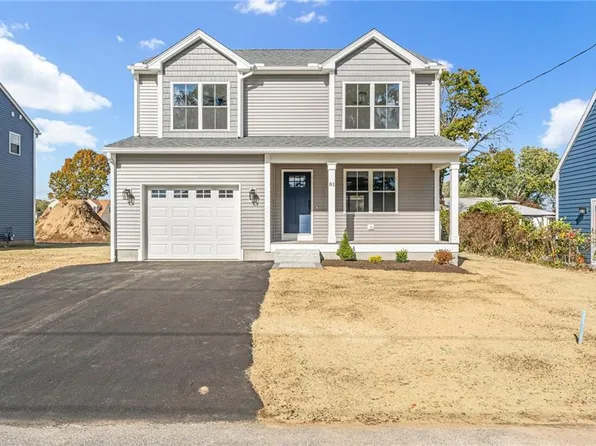 81 Pine Crest Dr E, Riverside, RI 02915