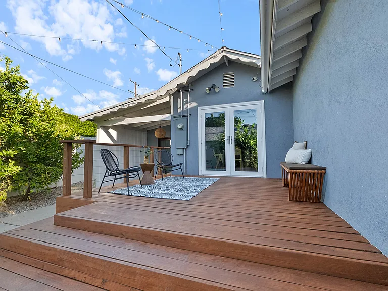 17453 Burbank Blvd — Photo 13