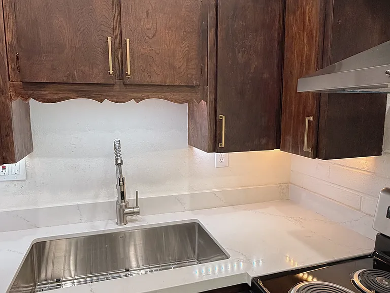 446 W Clark St #C — Photo 9