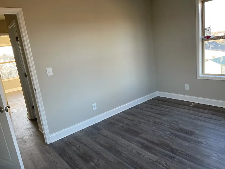 517 Melrose St — Photo 1