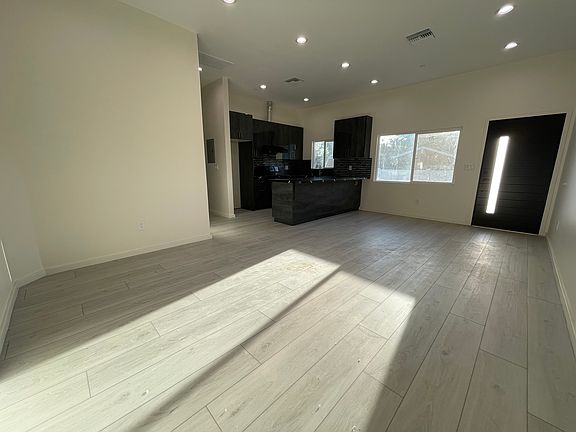 2nd image of 7932 Amestoy Ave