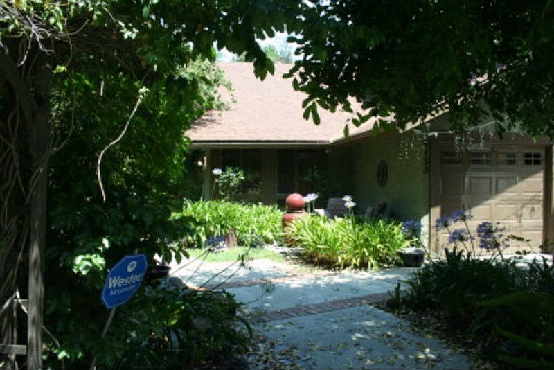1st image of 4135 Meadow Lark Dr