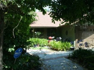4135 Meadow Lark Dr, Calabasas, CA 91302