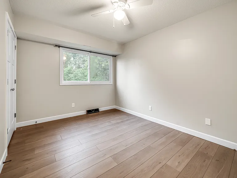 7416 Candlewood Dr N — Photo 23