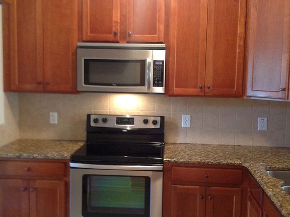 Kitchen w/ stainless appl