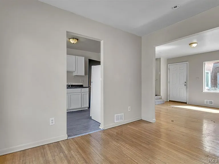 764 Woodmere St — Photo 30