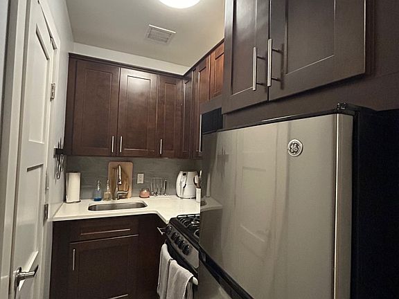3rd image of 238 E 24th St APT 1B