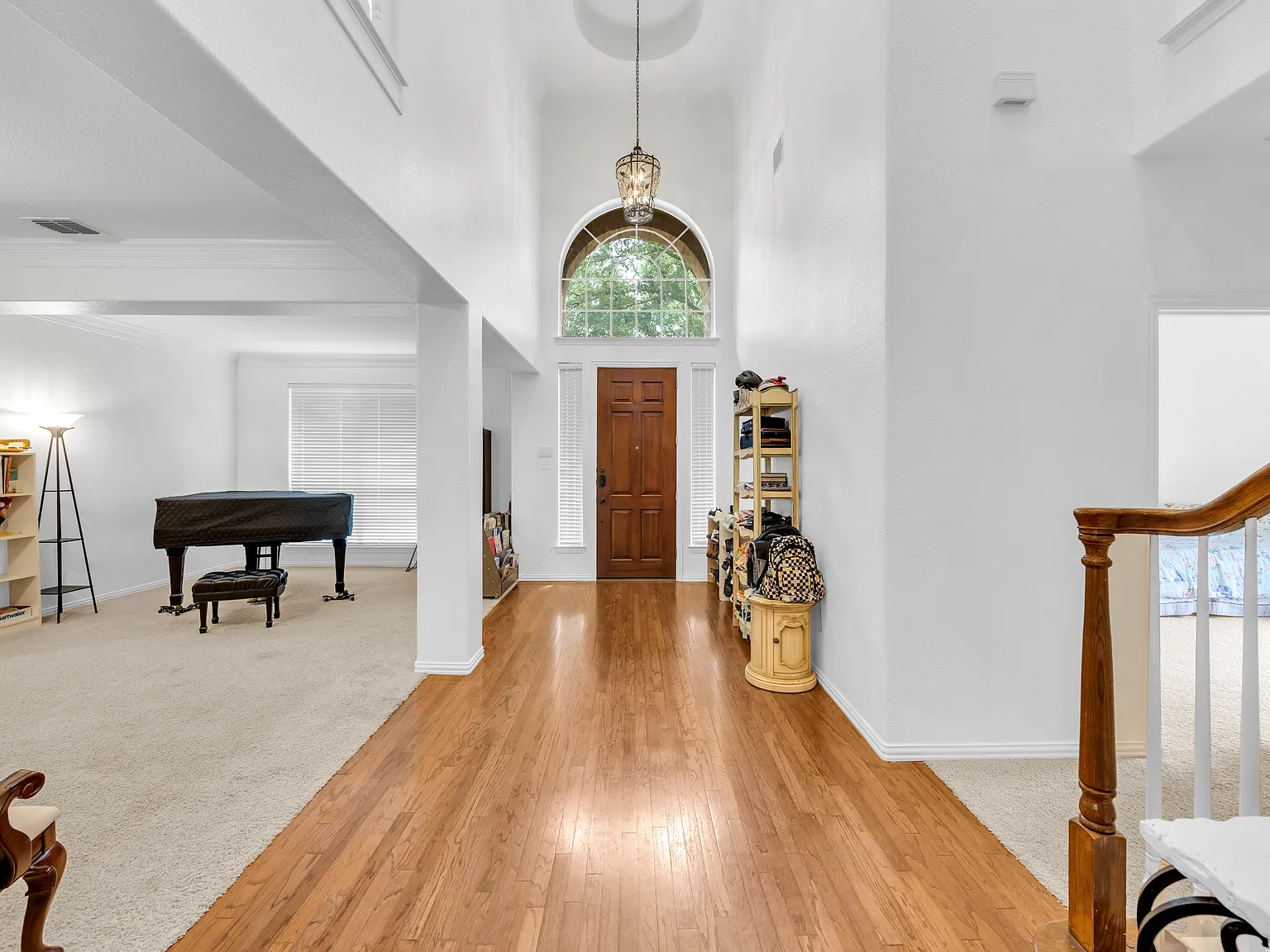 6 bed, 3921 sqft, $3,500 — Photo 4