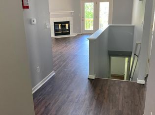 978 22nd Ave, Coralville, IA 52241