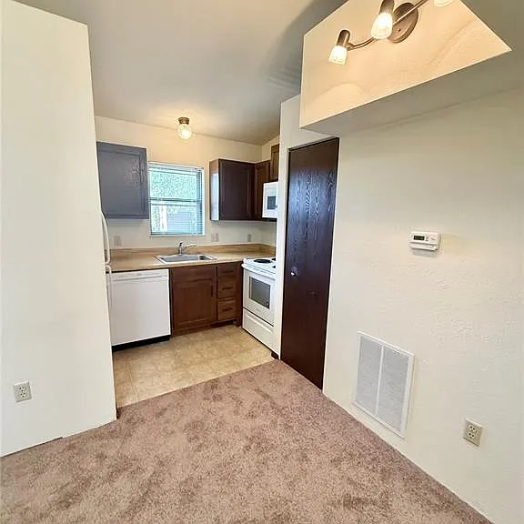 141 Ashley Dr — Photo 4