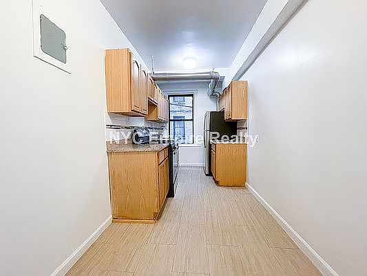 2nd image of 35 Hamilton Pl APT 100A