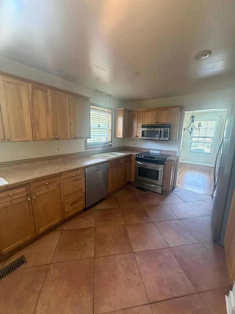 St. Andrews Convenience — Photo 2