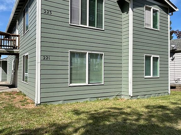 3rd image of 221-223 Oregon Way