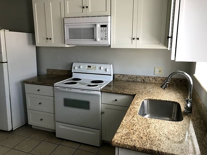1st image of 535 N Dexter St