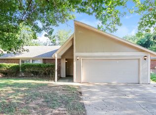 1104 Meadowlake Dr, Noble, OK 73068