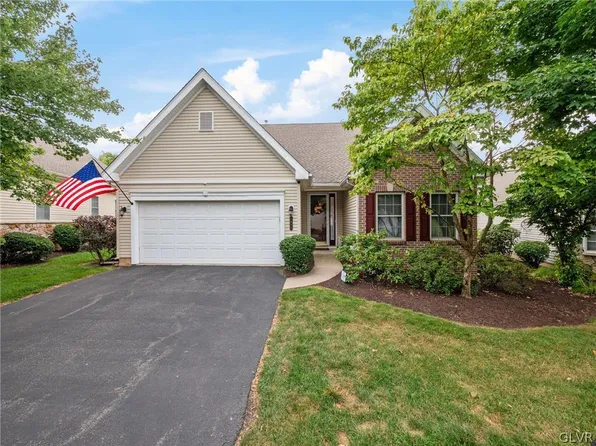 5090 Valley Stream Ln, Macungie, PA 18062