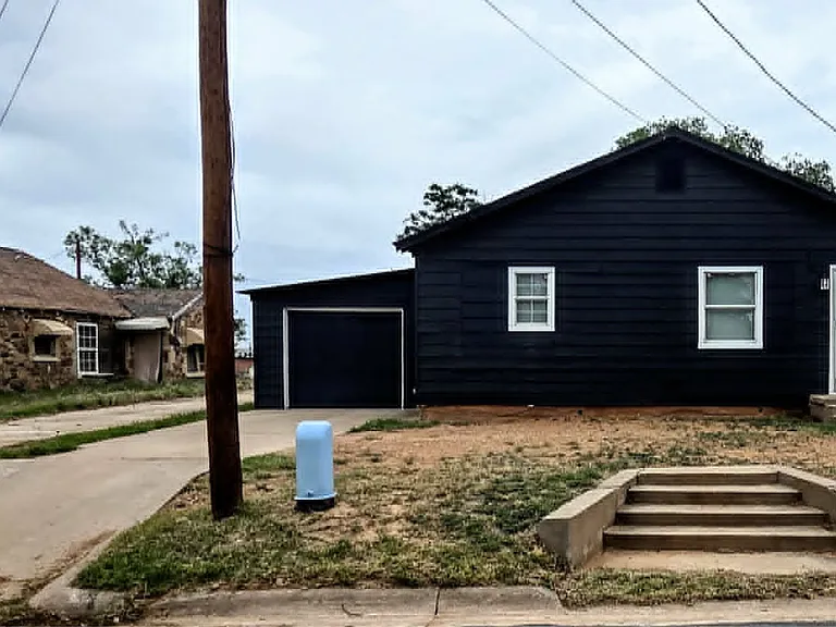 2606 Avenue V — Photo 2