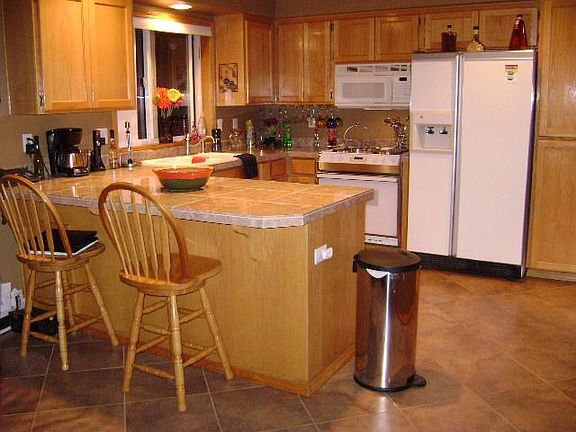 marble counter tops & tile floors
