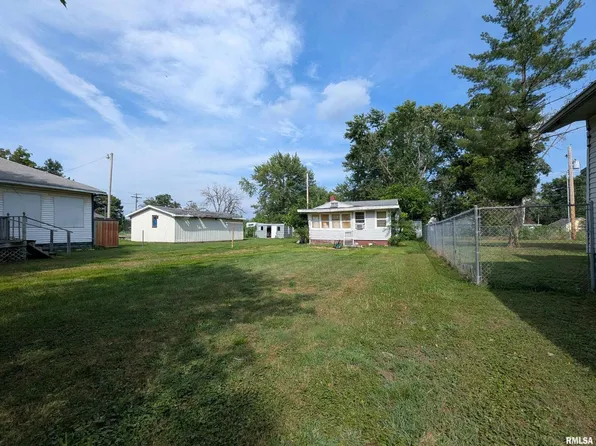 653 N Hickory St, Centralia, IL 62801