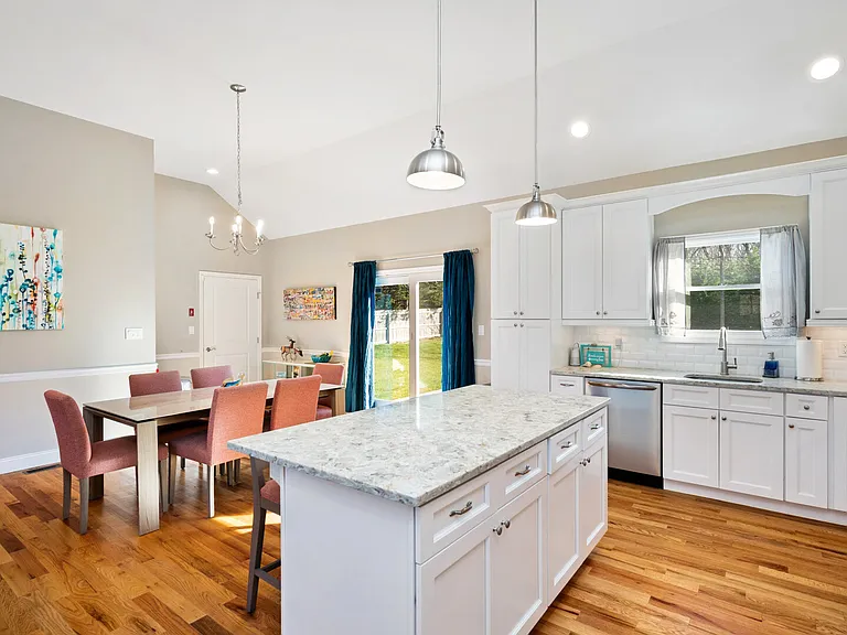 380 Homestead Way — Photo 10