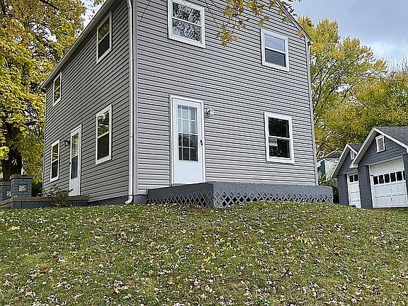 4th image of 754 East Dr