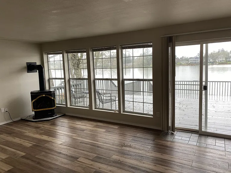 677 Lake Island Ave SE — Photo 3
