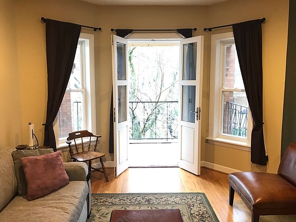 3rd image of 940 W Belle Plaine Ave #2W