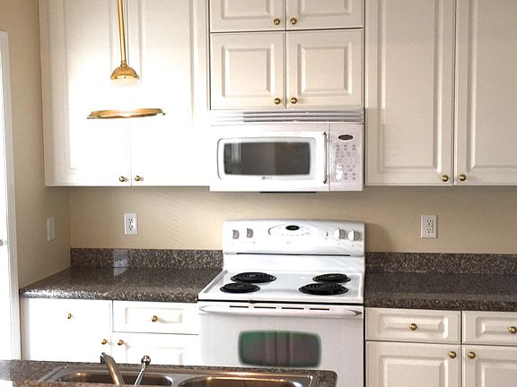 Kitchen w/granite