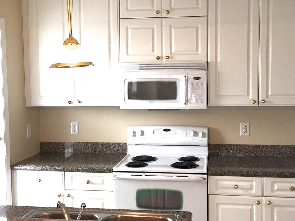 Kitchen w/granite