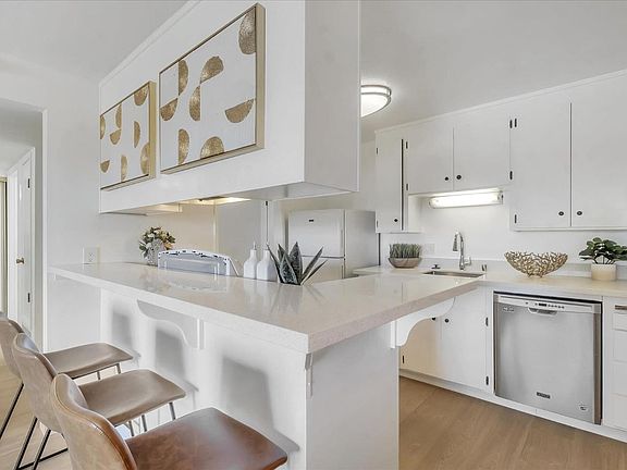 4th image of 1458 Hudson St APT 310