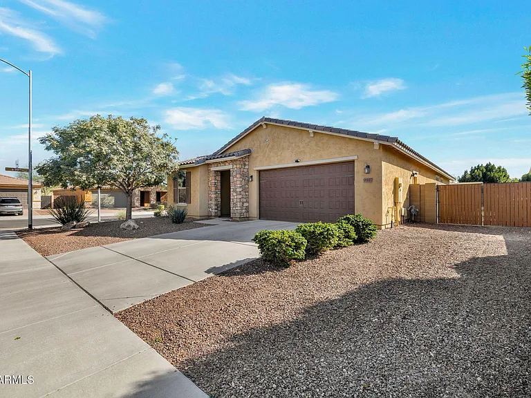 9937 W Andrea Dr — Photo 2