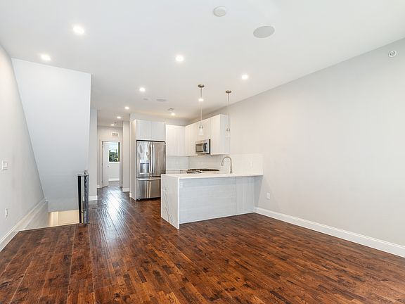 2nd image of 1630 Cambridge St #1A