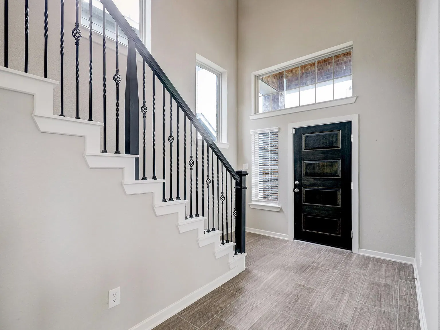 4 bed, 2.5 bath, 2678 sqft, $2,700 — Photo 4