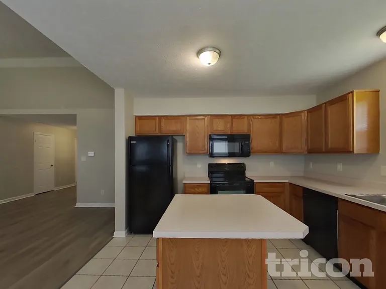 477 Yorktown Ln — Photo 4