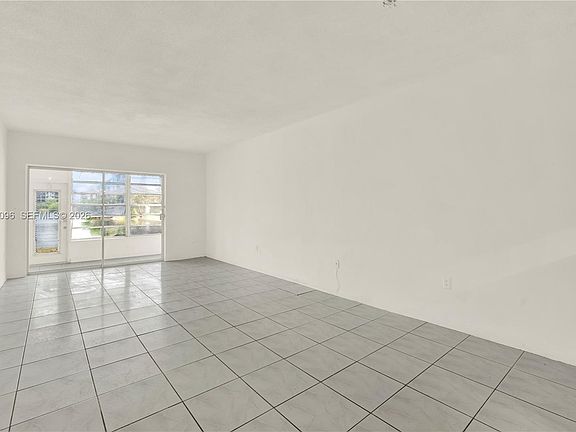 3rd image of 285 NE 191st St APT 2911