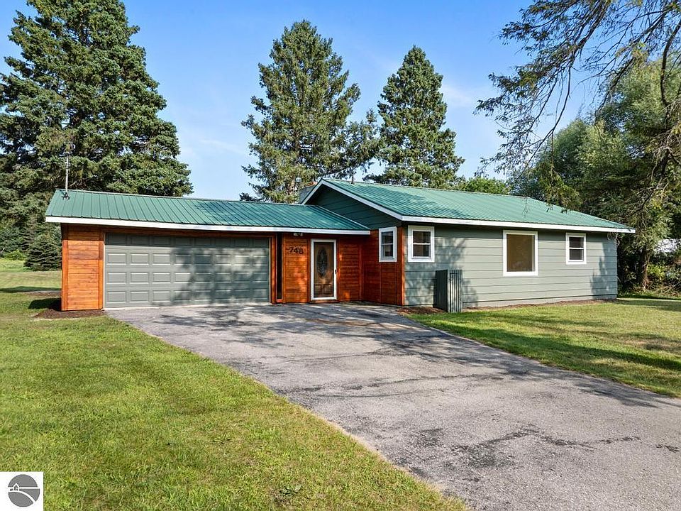 1st image of 748 7th St
