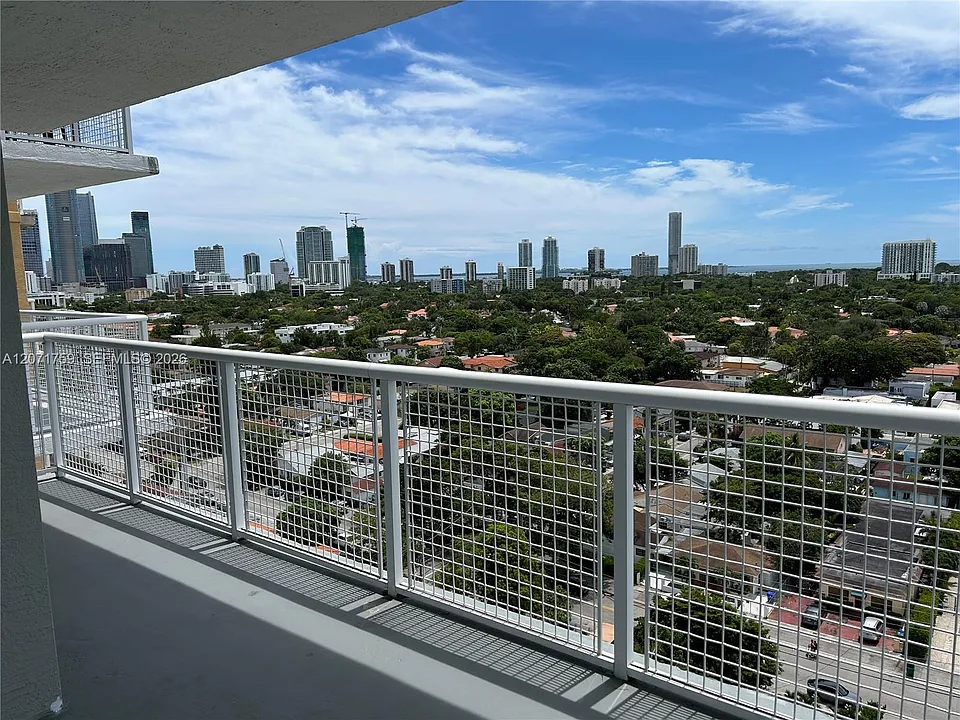 900 SW 8th St #1503