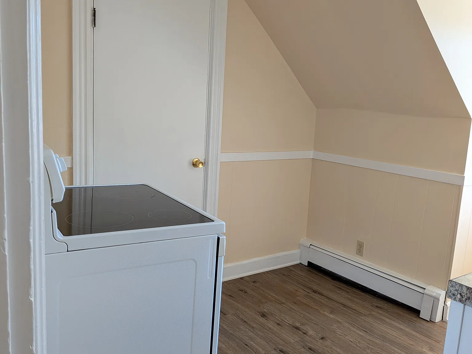 1 bed, 700 sqft, $1,300 — Photo 3