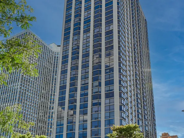2650 N Lakeview Ave APT 4201, Chicago, IL 60614