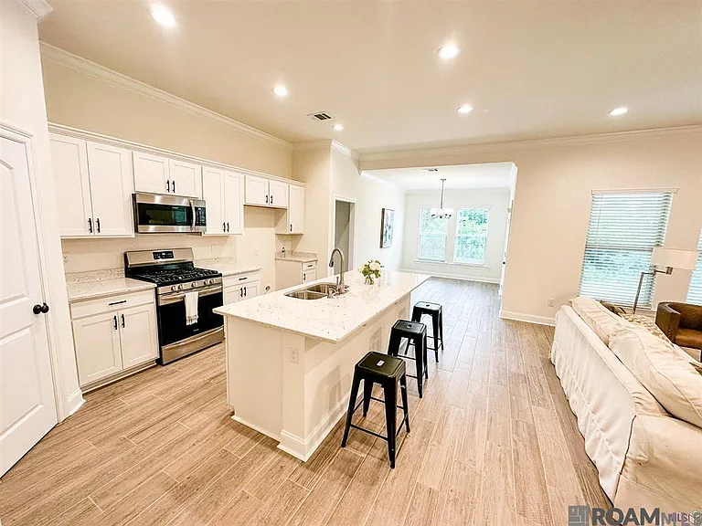 10904 Maitland Ave — Photo 3