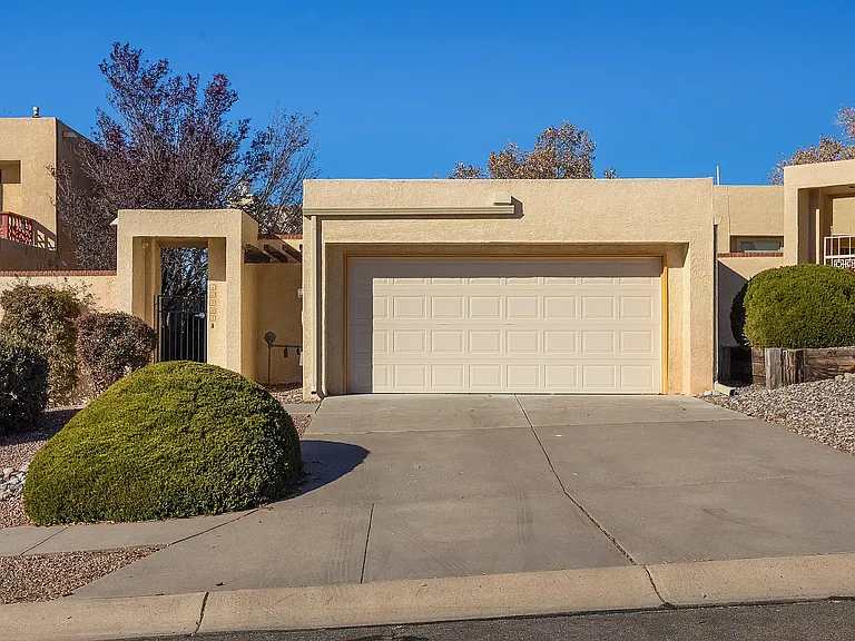 10405 Camino Del Oso NE — Photo 1