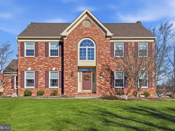 3 Swallow Rd, Holland, PA 18966